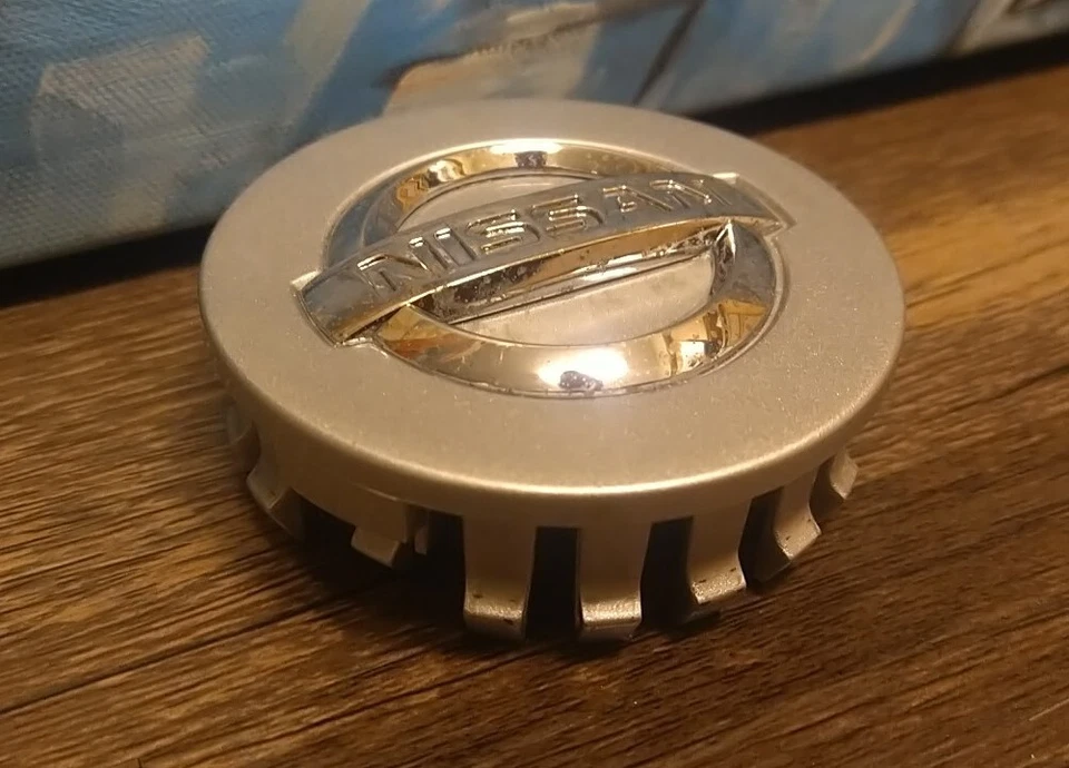 Nissan Armada Frontier 2014 tapa central 40342-EA210 OEM 2,75" plateado Foto 3 de 4