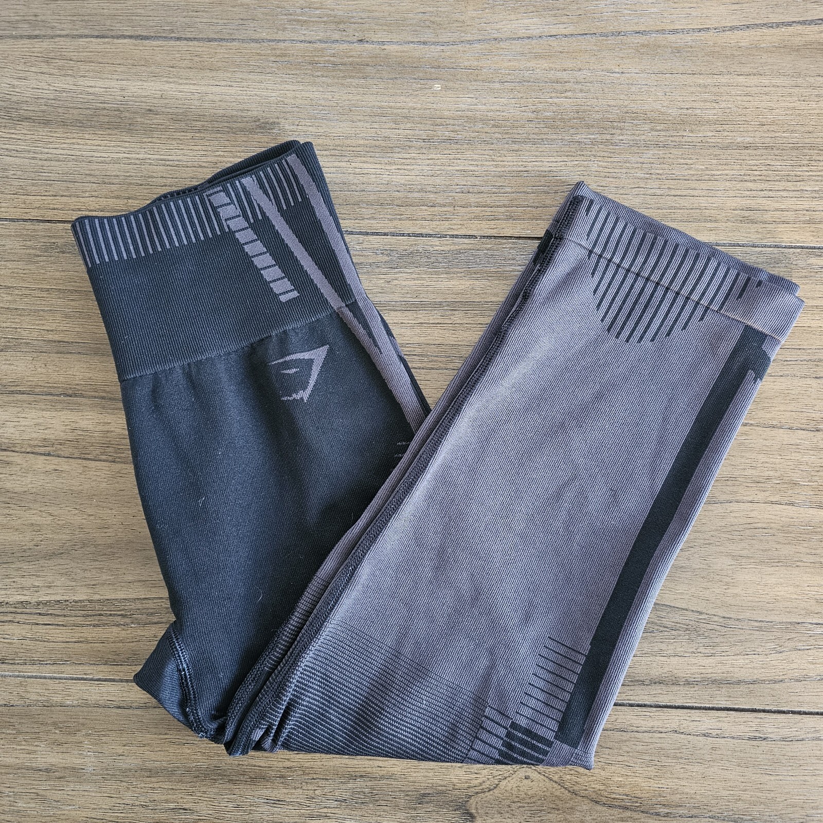 Gymshark Black Seamless Compression Yoga Capris Leggings for Women Size Small Mid Waist