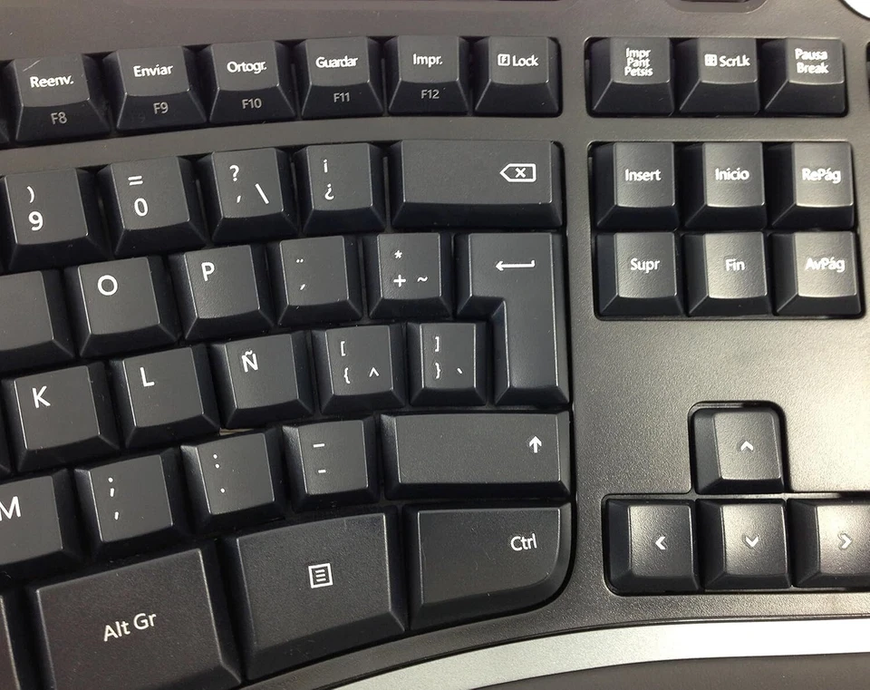 Microsoft 4000 Wired USB Media & Natural Ergonomic Keyboard Black - B2M-00016 - Image 4 of 4