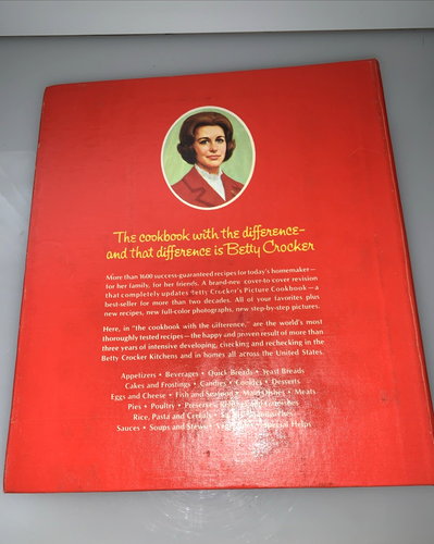 Vintage 1973 Betty Crocker's Cookbook 20th Printing “Red Pie” 5 Ring Binder B-1 - Picture 2 of 6