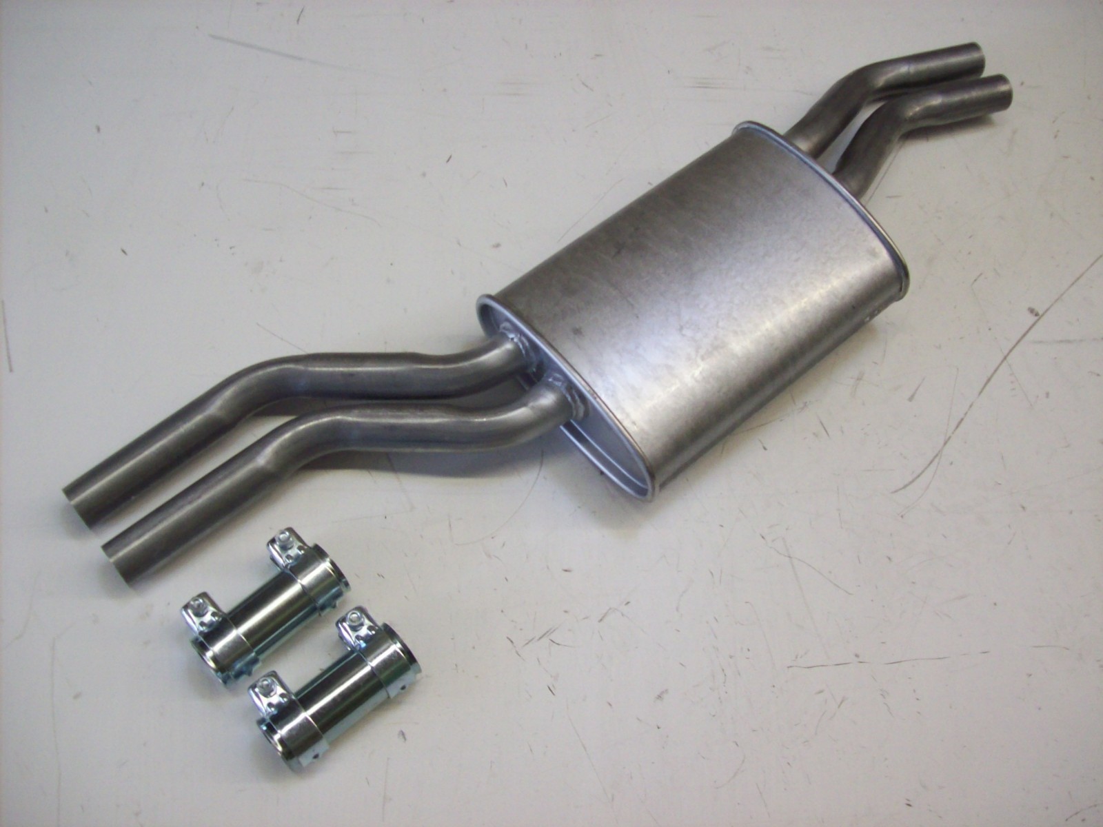 Auspuff Mittelschalldämpfer Vorschalldämpfer Mercedes W123 Coupe  