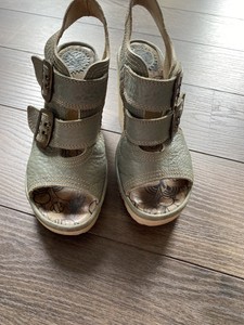 fly london green sandals