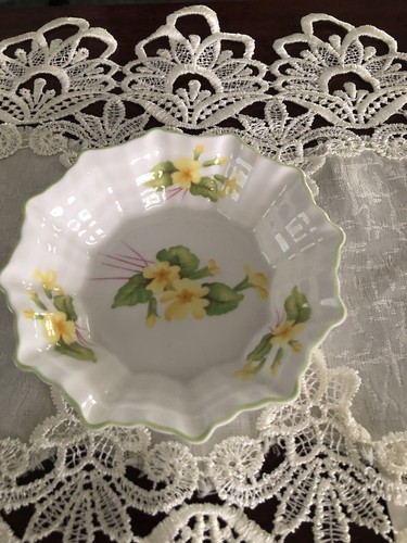 Sweet Shelley Primrose Scalloped Trinket Dish Or Jelly Bowl Bone China England