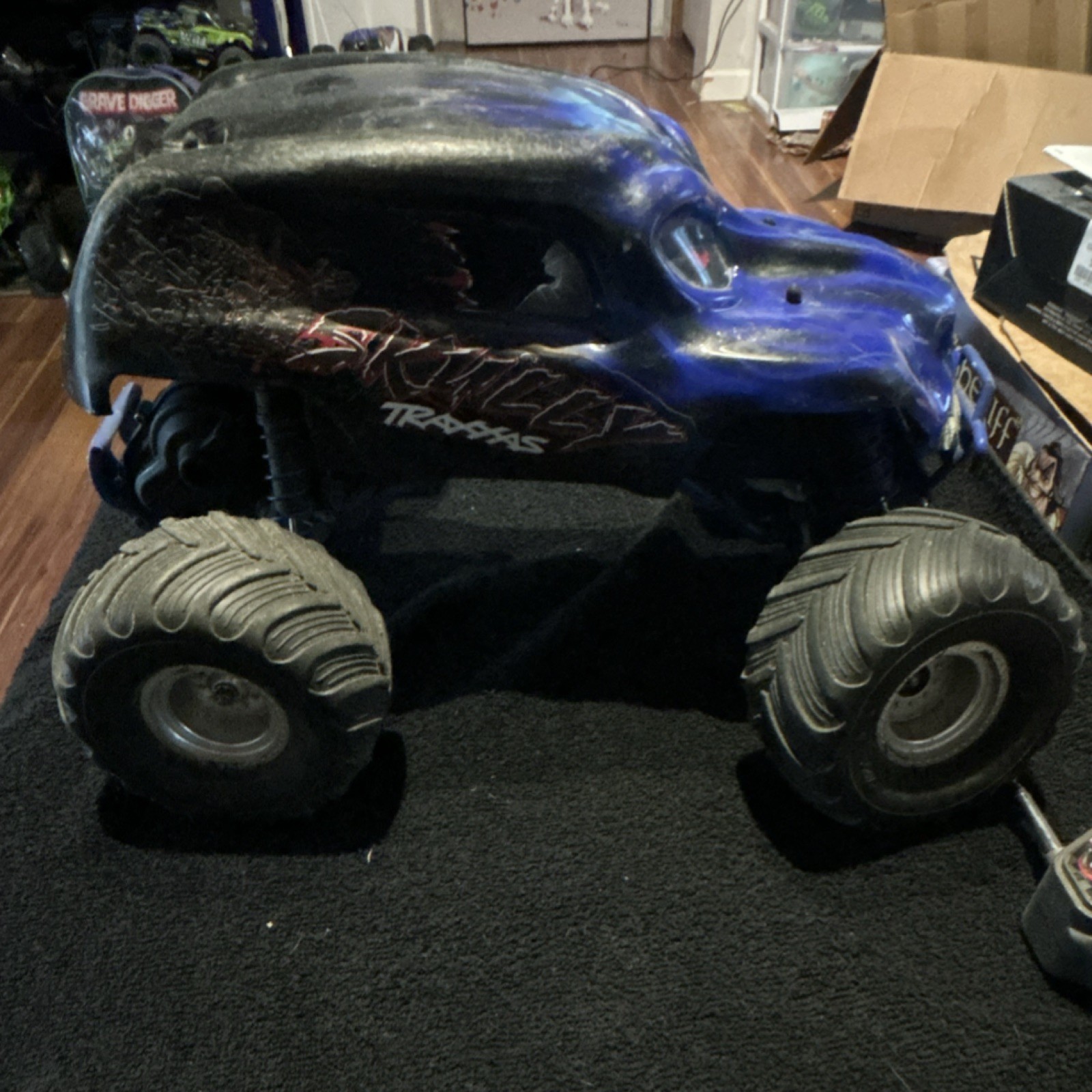 Traxxas Skully RC Monster Truck Blue/Black with Body, Chassi