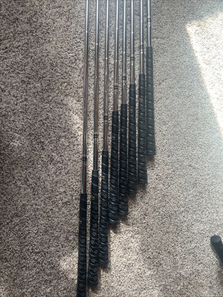 Right-Handed Men’s 2001 Oversize Iron Set 3- Pw Regular Flex Steel - Image 3 of 4