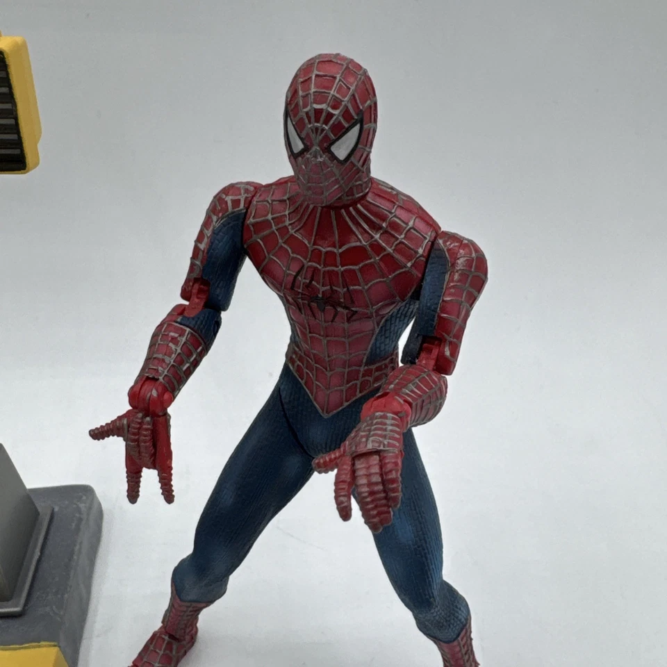2002 Spider Man Movie Series 2 Web Swinging Spider Man Action Figure (ToyBiz) - Image 2 of 4