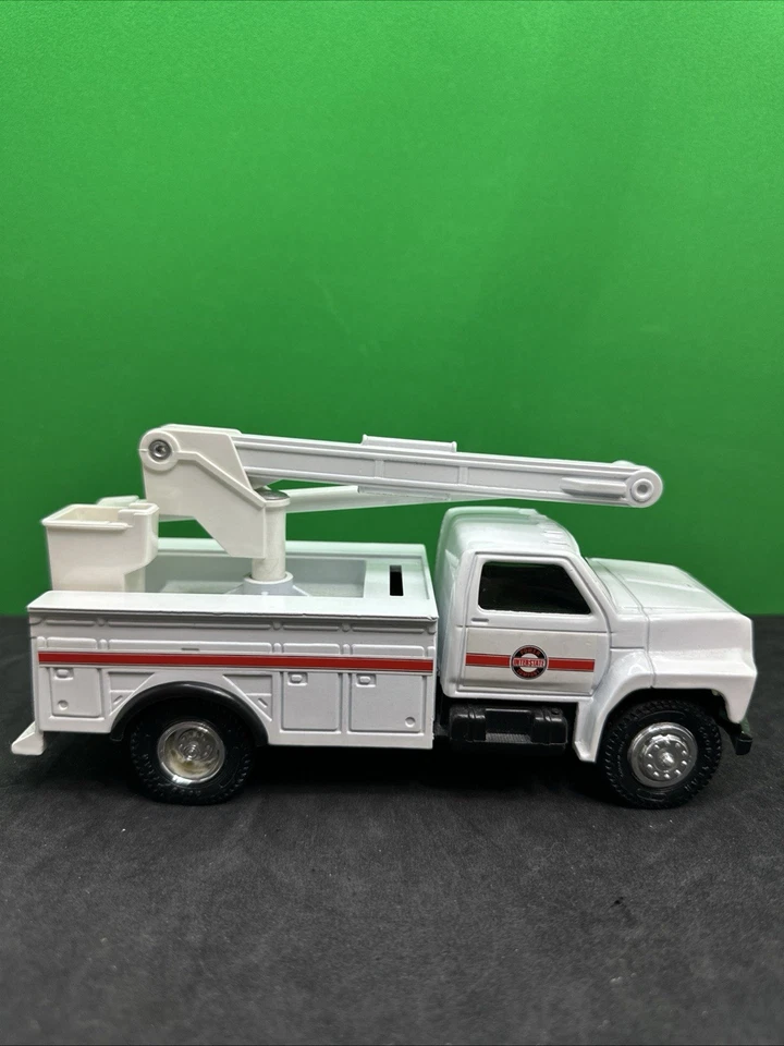 Vintage ERTL Interstate Power Company Ford Bucket Truck / Dicast Bank Or Toy - Image 2 of 4