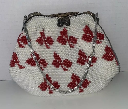 Beaded Red And White Vintage Purse With Beautiful Clasp And Hardware - 第 1/6 張圖片