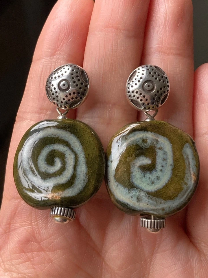 Brincos postes de contas Brighton Kazuri - Imagem 2 de 4