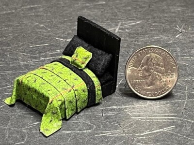 Dollhouse Miniature Halloween Bed B 1:48 Quarter scale 1/4 E238 Dollys Gallery