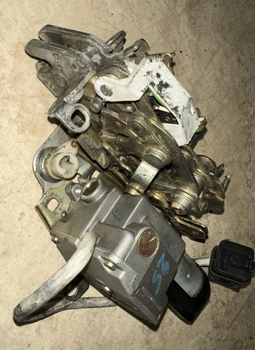 Mercedes Benz W124 90-95 E320 Trunk Lock With motor - Picture 3 of 3