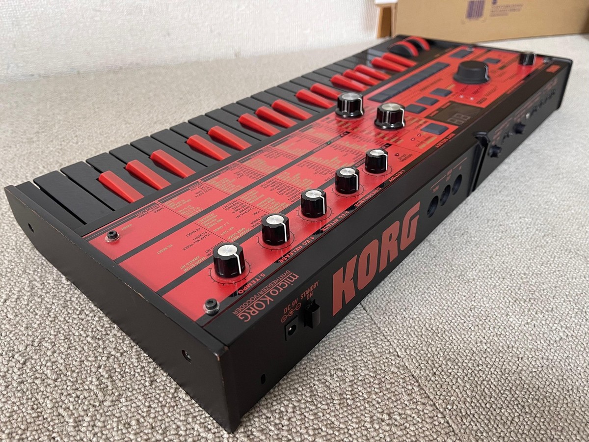 KORG microKORG シンセサイザー 黒/赤 37鍵 KORG microKORG Synthesizer Vocoder 37 Key w/ Carrying Case & Power