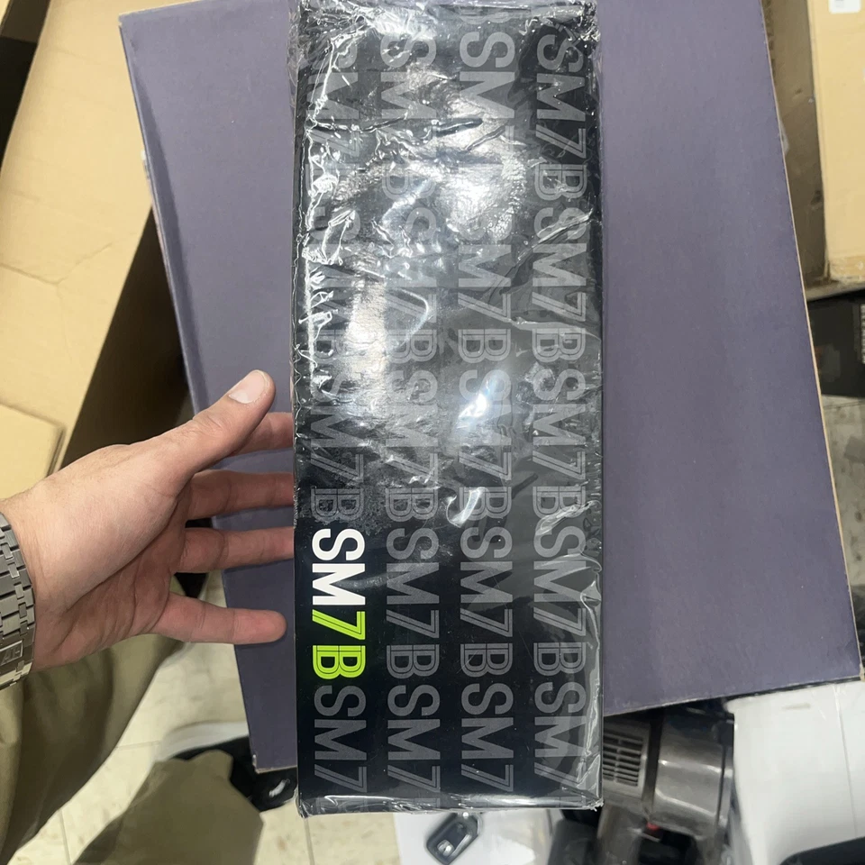 SM7B Vocal / Broadcast Microphone Cardioid Dynamic New - Image 2 of 4