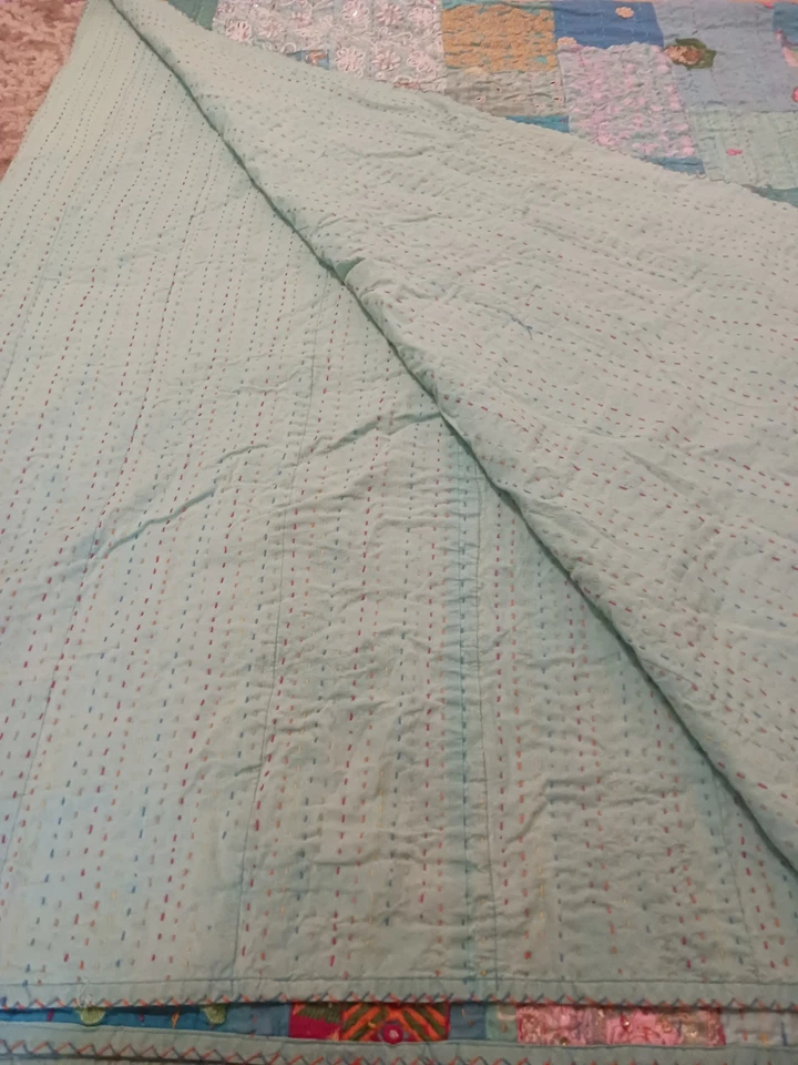 Edredón Kantha de algodón con retazos indios de colección verde azulado dorado bordado lentejuelas Cali King  Foto 3 de 4