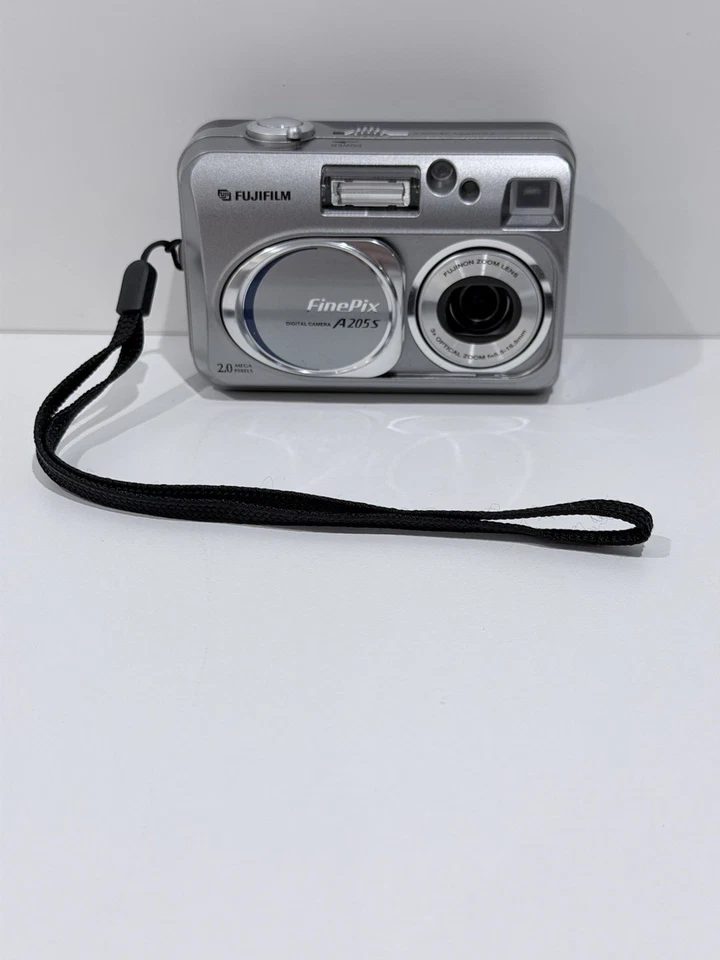 FinePix A205S Fujifilm 2.0MP Digital Camera Silver - Tested, photo 2 of 4
