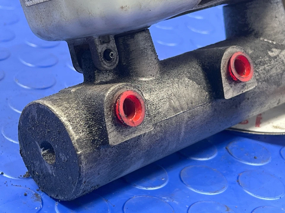 Chevy Silverado 2500 3500 2003-2007 clásico conjunto de cilindro maestro de freno OEM Foto 2 de 4