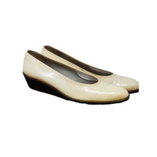 Vintage Ferragamo 7 Giaguaro Ivory Wedge Patent Leather Classic With Box Career