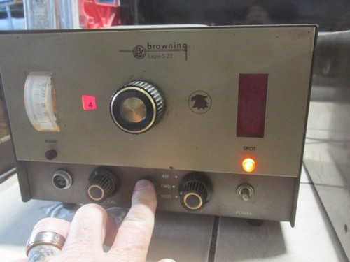 Browning Eagle R-27 Receiver and S-23 Transmitter 23 Channel CB Radio Powers On - Picture 2 of 9