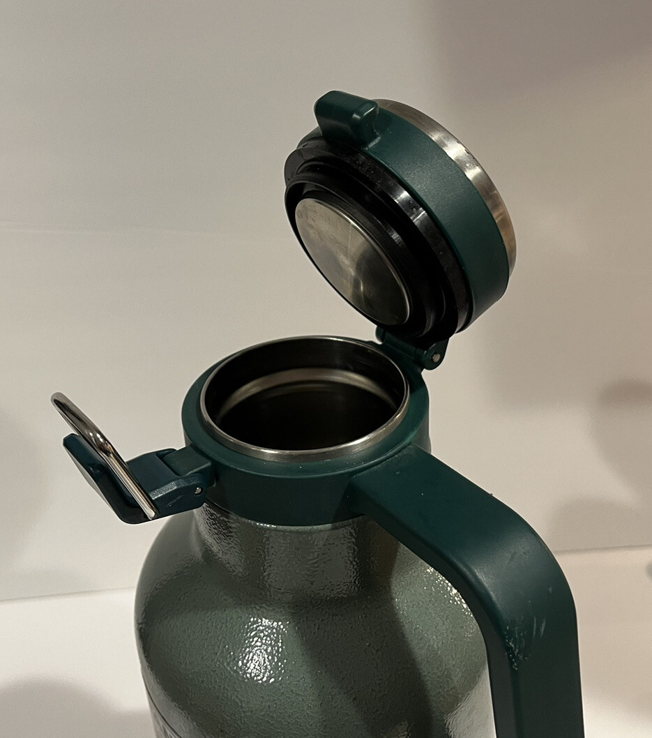 Stanley 2 Quart Classic Easy Pour Lock Top Green Insulated Growler Thermos Mug 
