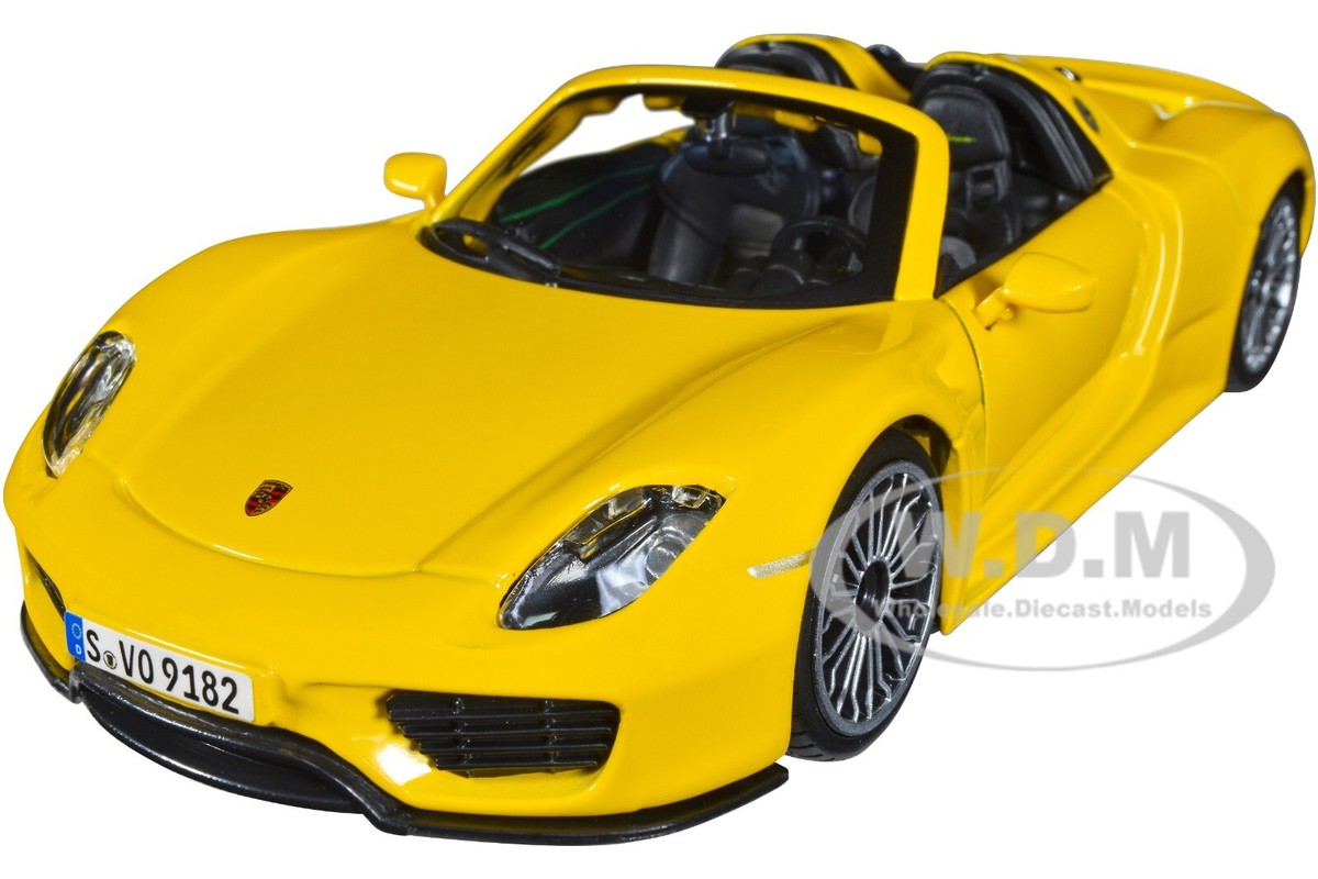 PORSCHE 918 SPYDER YELLOW 1/24 DIECAST MODEL CAR BY BBURAGO 21076
