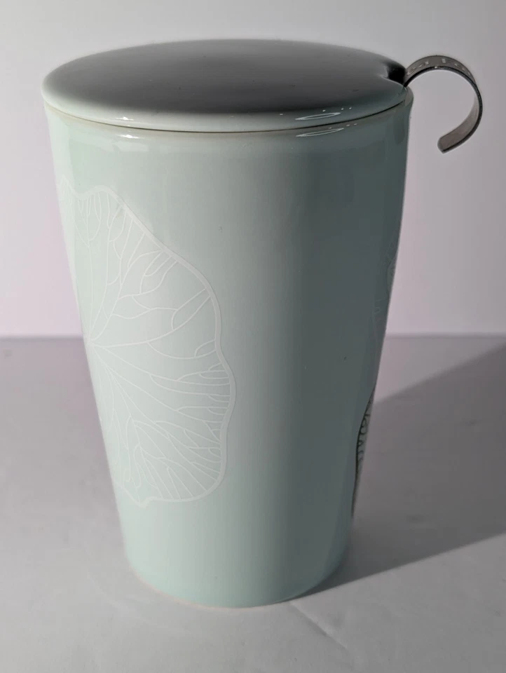 Taza de té Teaforte, infusor y tapa, verde claro, patrón de loto blanco 5 1/4" de alto Foto 3 de 4