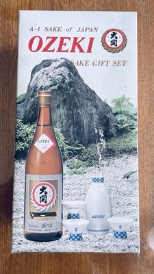 Ozeki Sake Geschenkset, 0,7l Sake, Servierflasche, drei Trinkgefäße, Japan