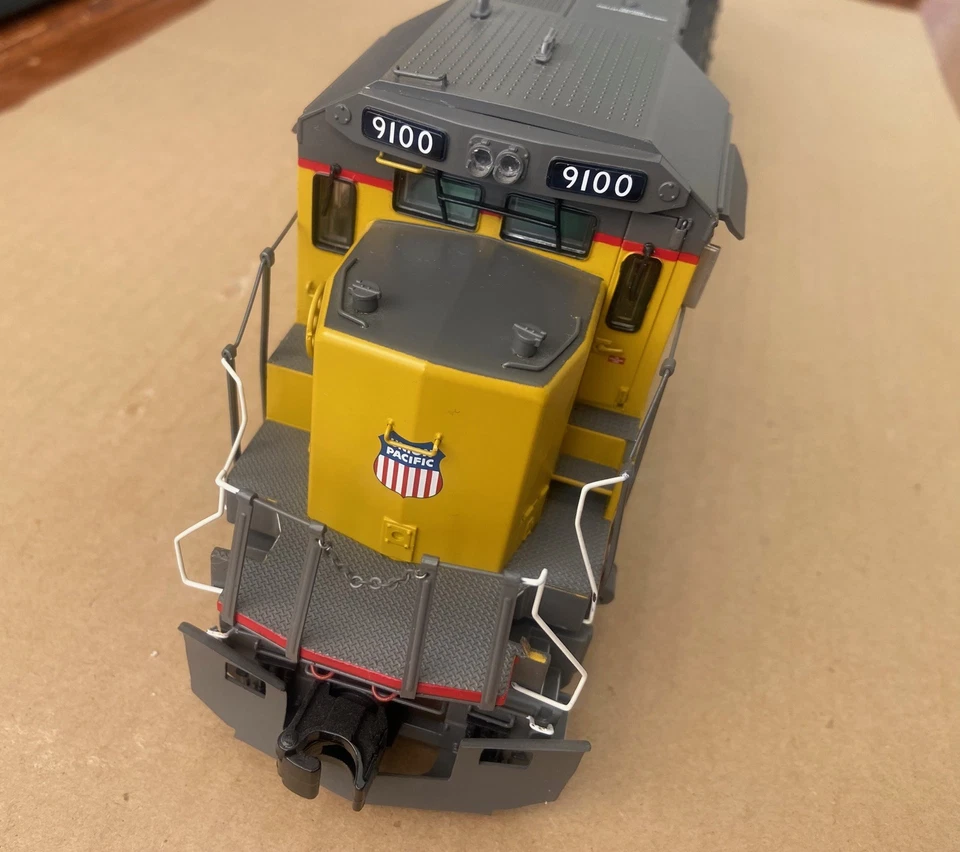 MTH Premier Dash-8 40C Union Pacific 20-2643-1 Nice Untested - Image 4 of 4