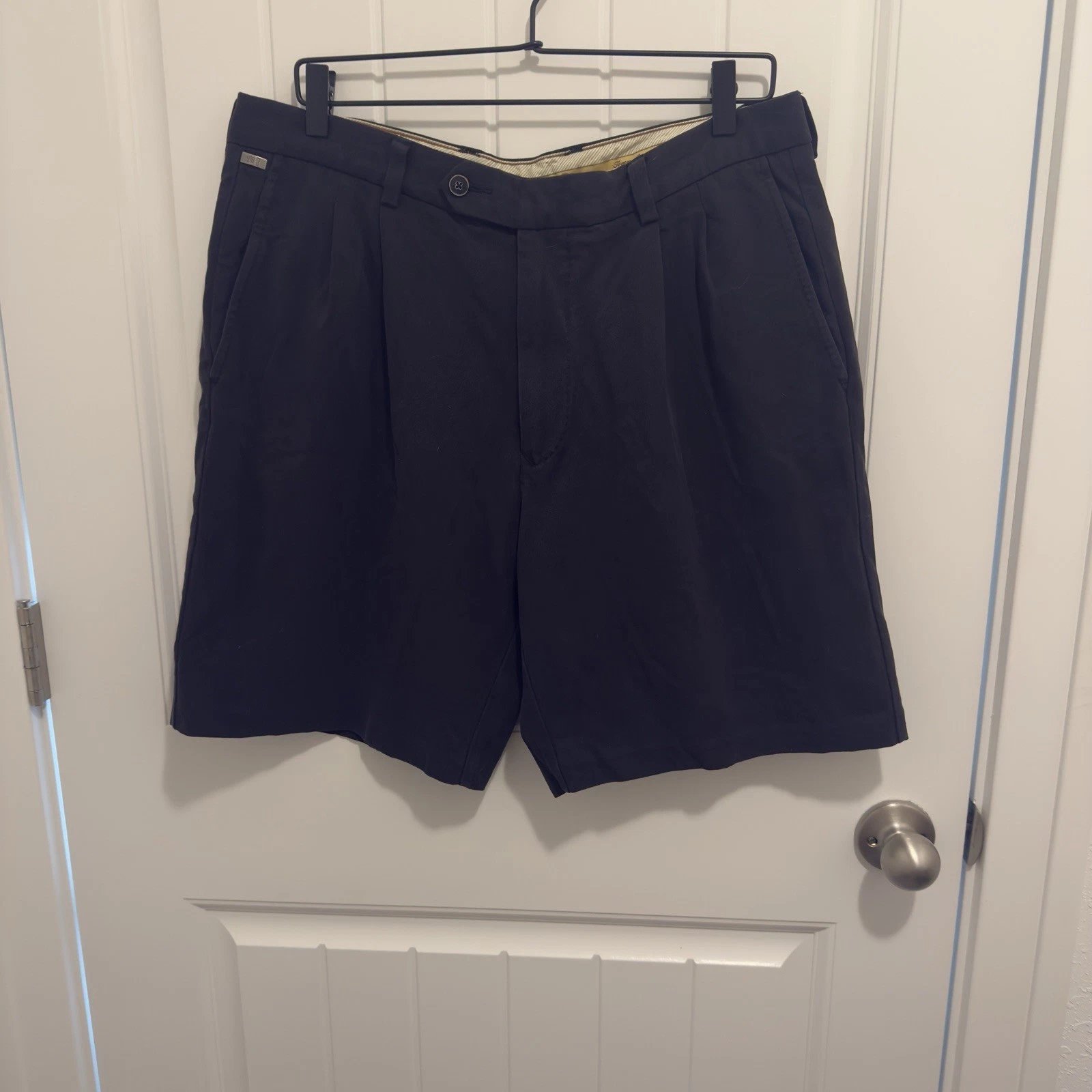 Tommy Bahama Men’s Pleated Black Chino Shorts Silk/Cotton Size 35