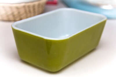 Vintage Pyrex 0502 VERDE / GREEN 1.5 Pint Refrigerator Dish | Used