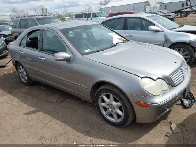 Parrilla superior usada se adapta a: Mercedes-benz Mercedes clase c 203 2003 tipo Sdn C230 up Foto 2 de 4