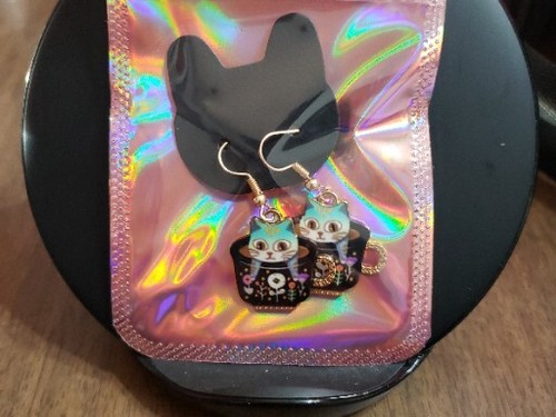 super cute! Cat in a teacup earrings gold hook dangle drop - Picture 2 of 2