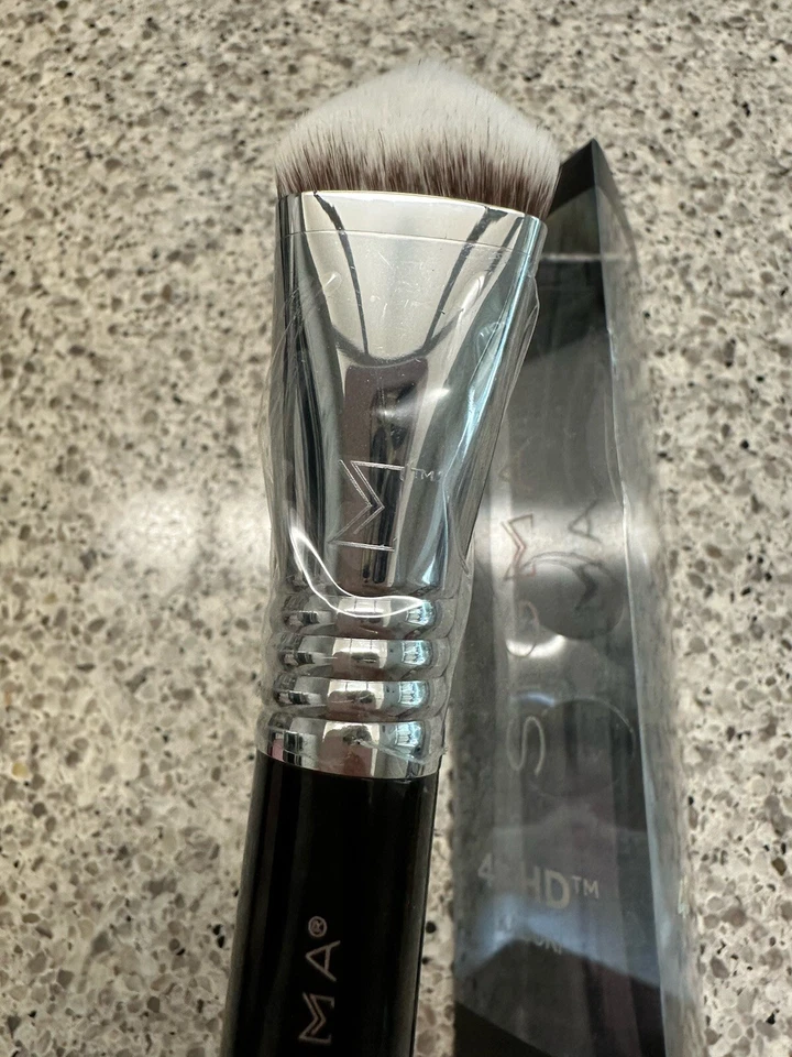 Cepillo Kabuki SIGMA 4DHD Negro 1 pieza TAMAÑO COMPLETO; Caja Sellada $27 Foto 4 de 4