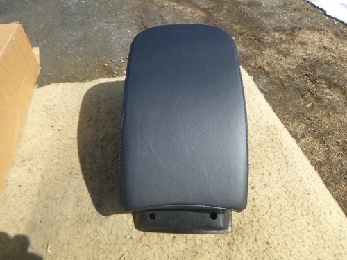 N.O.S. HARLEY DAVIDSON LOW PROFILE FENDER PAD W/STRAP 52012-95 1984 - 1999 - Picture 3 of 13