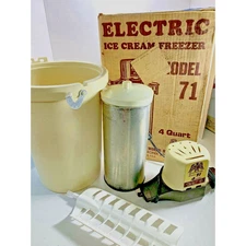 Richmond Cedar Works 4 Quart Electric Ice Cream Freezer Almond Model 71 Vintage