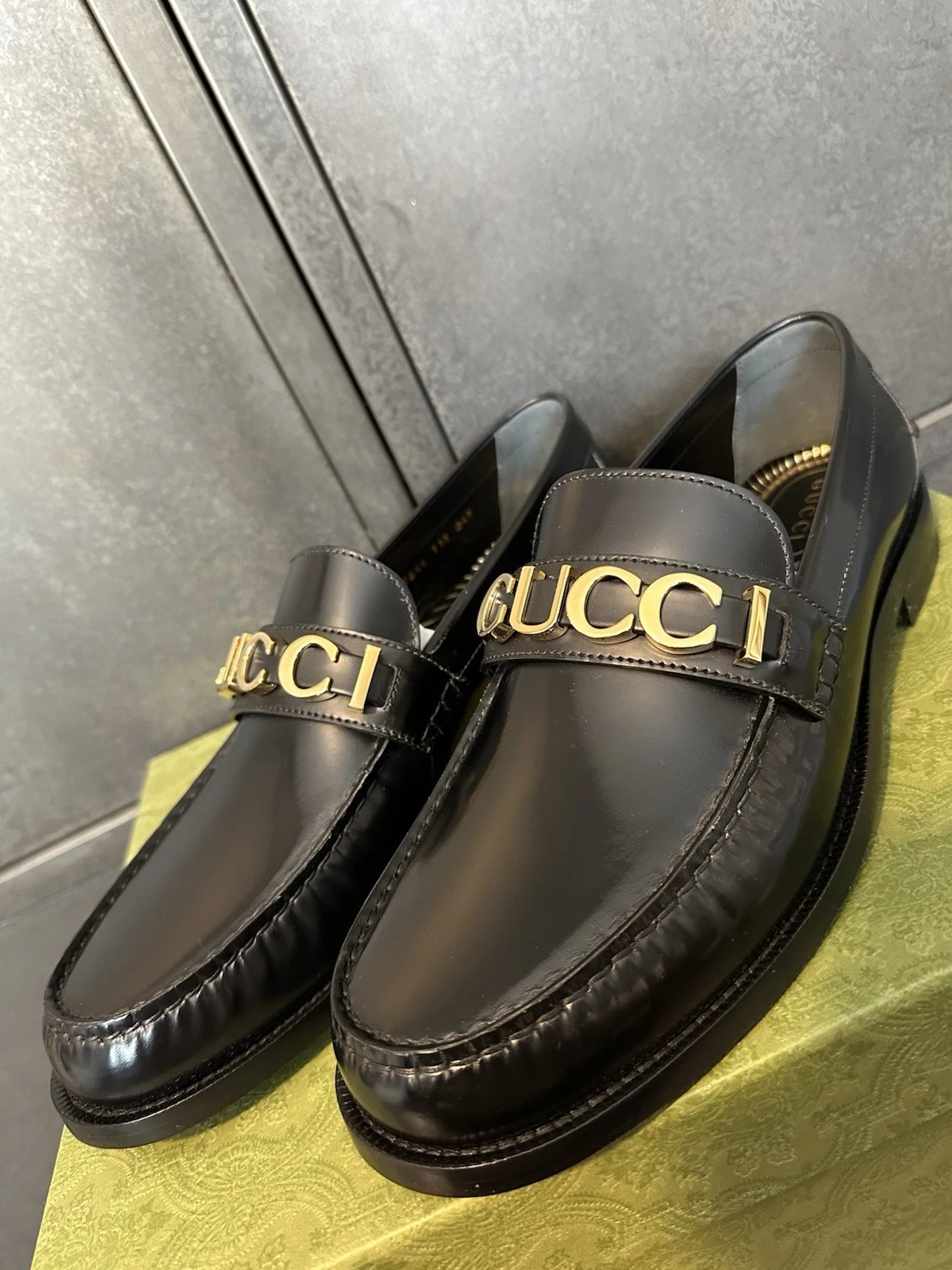 Gucci — Gucci Mens Black Gold Leather GG Loafers Size 12UK/13US