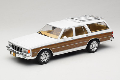 MCG18475 Chevrolet Caprice Estate Wagon White MCG 1/18