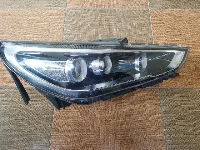 2018 Hyundai i30 (Elantra GT) i30 PD LED Headlight Right Side OEM 92102G31