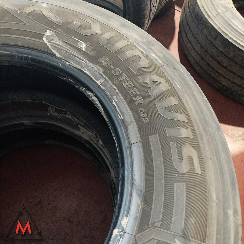 Set 2 gomme pneumatici autocarro 315/70 R22,5 156/150L BRIDGESTONE usati 05798 - Immagine 3 di 4