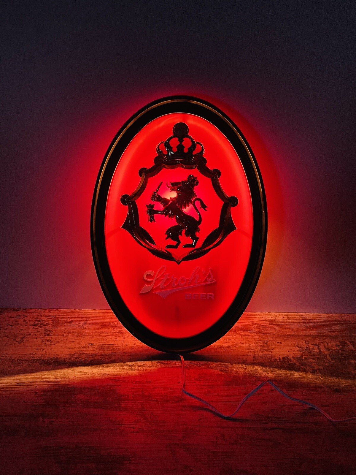 Vintage HTF Oval Stroh's Beer Light-Up Bar Sign Red Black Gold 19.5” Read Notes