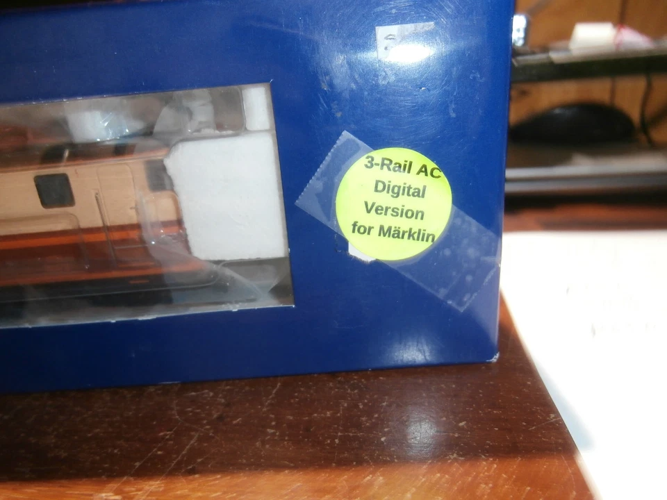 ROCO  HO  ITEM # 68412 EUROPEAN STYLE  ELECTRIC LOCOMOTIVE-RENFE - Image 2 of 4