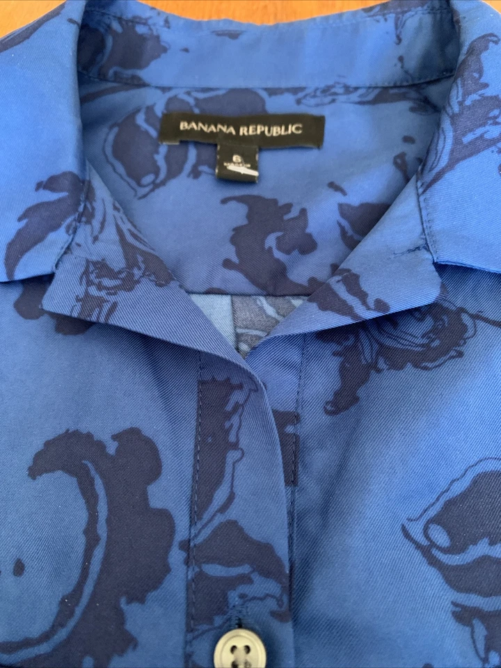 Mameluco floral sedoso manga larga Banana Republic para mujer azul 6 M $128 original Foto 3 de 4