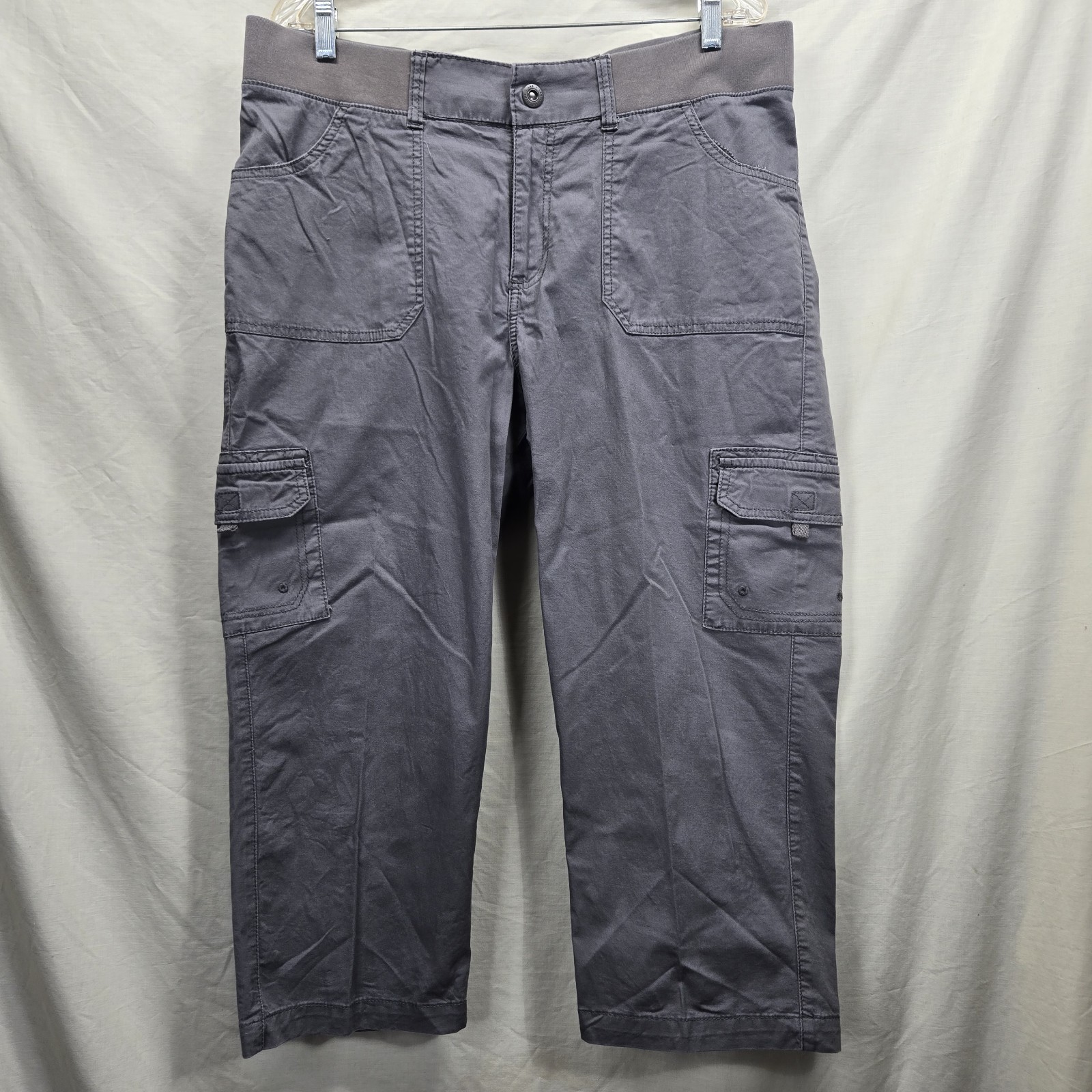 Lee Women's Size 16 Gray Relaxed Fit Mid Rise Capris Crop Pants Cargo Cuffed