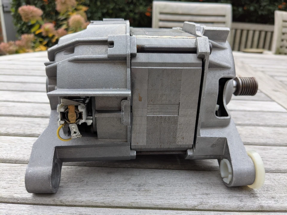 Bosch Exxcel 7 WAE24469GB/17 Washing Machine Motor Part No. 00145713 With Belt - Image 3 of 4