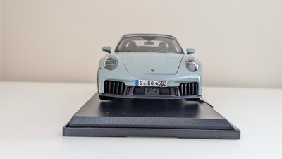 Maisto 1:18 Die-Cast Special Edition Porsche 911 Targa 4 GTS