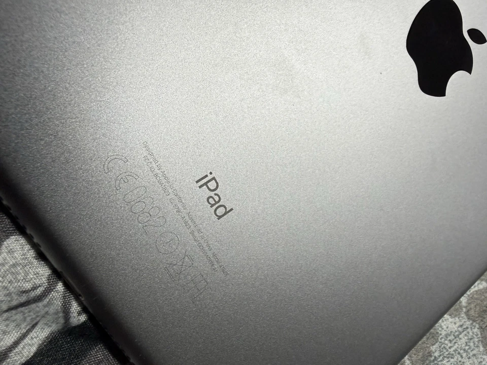 Apple iPad (7th generation) · 32GB · Cellular, foto 3 di 5