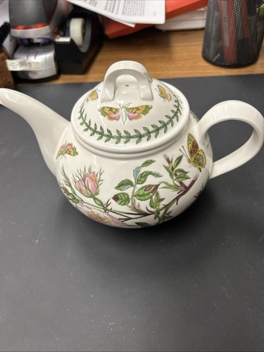 PORTMEIRION BOTANIC GARDEN CYCLAMEN TEAPOT W/INSECTS
