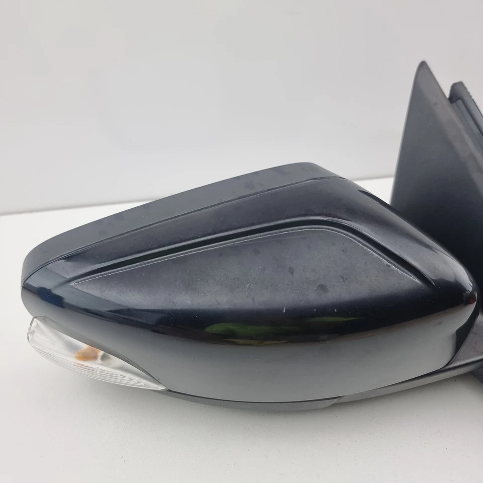Volvo XC60 DZ Right Side Mirror 02/2009-09/2013 (Missing Bottom Cover) - image 4 of 4
