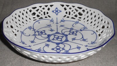Ingres Weiss 7 1/2'' PIERCED LATTICE PORCELAIN BOWL Form Marienbad