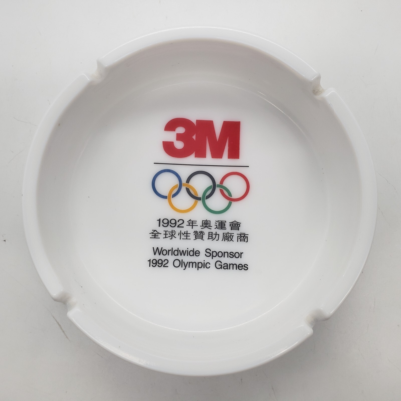 Cenicero grande de vidrio con leche blanco publicidad 3M de los Juegos Olímpicos de Barcelona 1992 7" de ancho