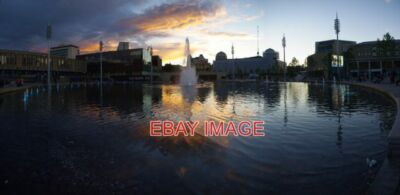 FOTO DER SPIEGELPOOL BEI SONNENUNTERGANG MIT BLICK ÜBER DAS HERZSTÜCK VON BRADFORDS CI